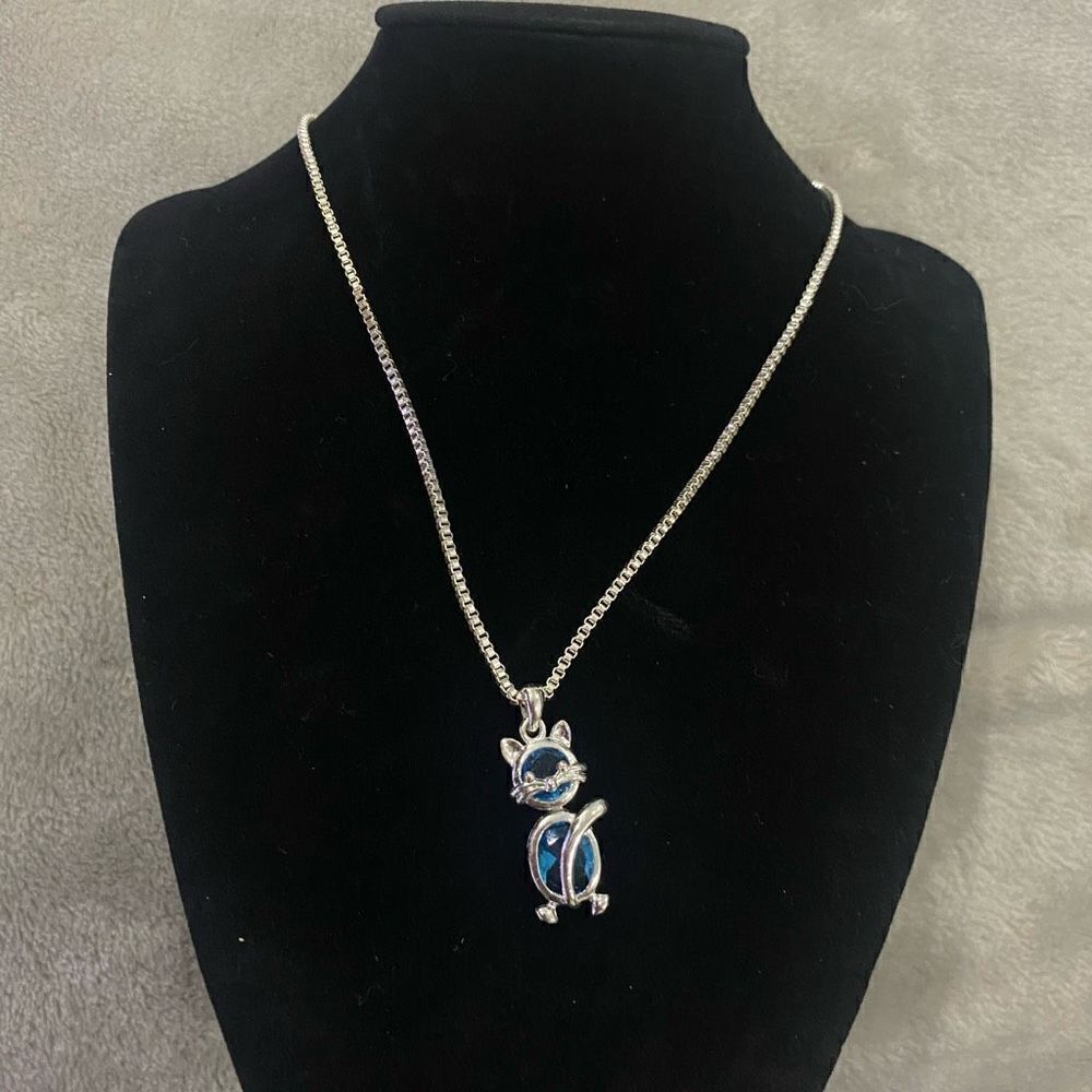 Silver tone and Blue Cat Pendent Necklace